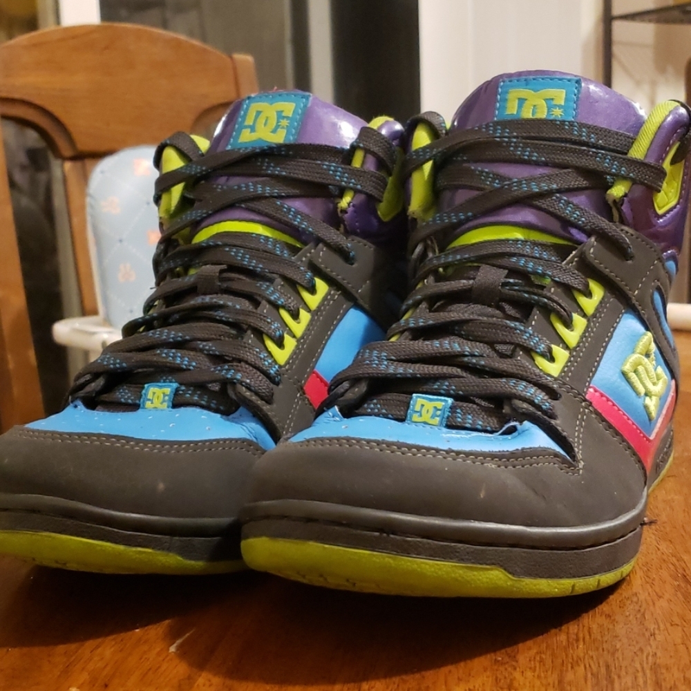 DC 302164 women's rebound hi tops.